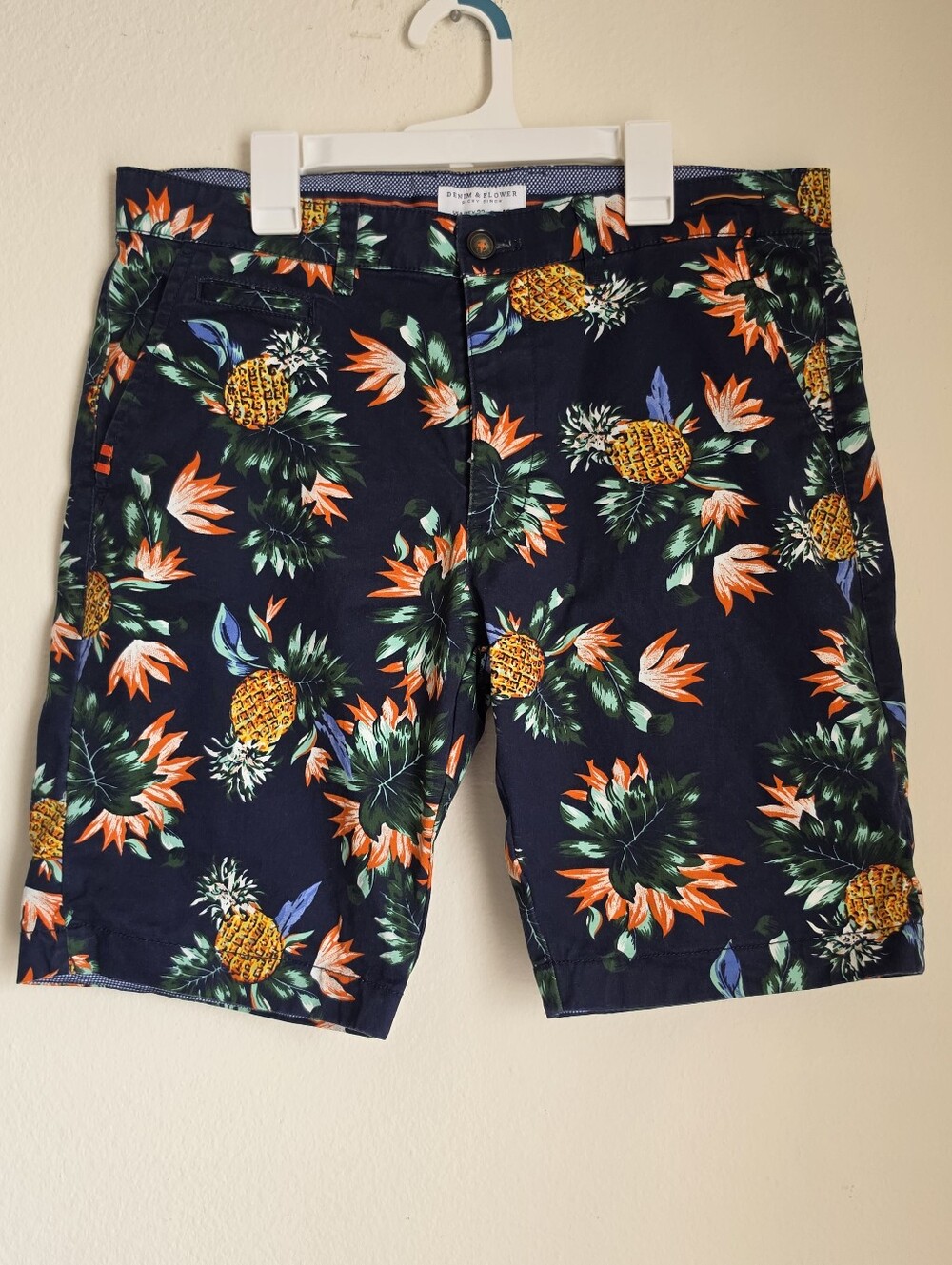 Men's Denim & Flower Shorts Navy Blue Floral Pineapple Size 32